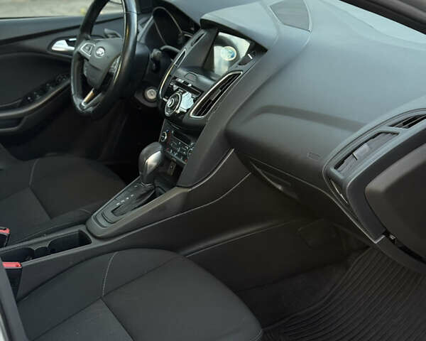 Сірий Форд Фокус, об'ємом двигуна 2 л та пробігом 135 тис. км за 9000 $, фото 18 на Automoto.ua