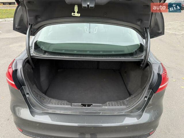 Сірий Форд Фокус, об'ємом двигуна 2 л та пробігом 74 тис. км за 10500 $, фото 14 на Automoto.ua