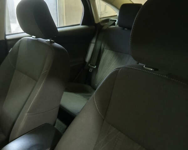 Серый Форд Фокус, объемом двигателя 1 л и пробегом 75 тыс. км за 8200 $, фото 6 на Automoto.ua