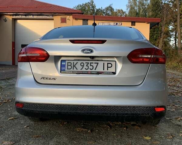 Серый Форд Фокус, объемом двигателя 2 л и пробегом 115 тыс. км за 7950 $, фото 4 на Automoto.ua