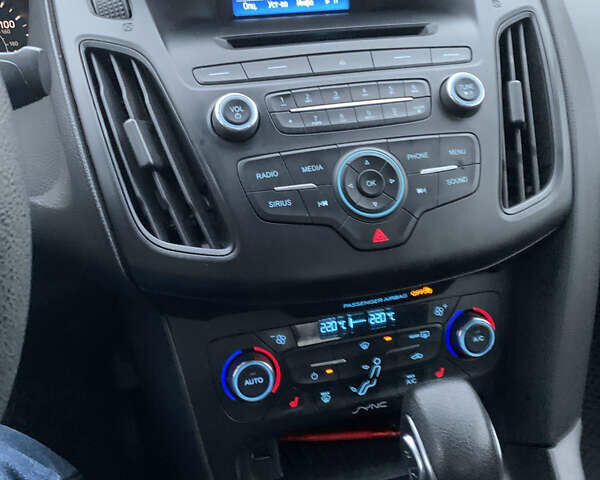 Сірий Форд Фокус, об'ємом двигуна 1 л та пробігом 156 тис. км за 7000 $, фото 4 на Automoto.ua