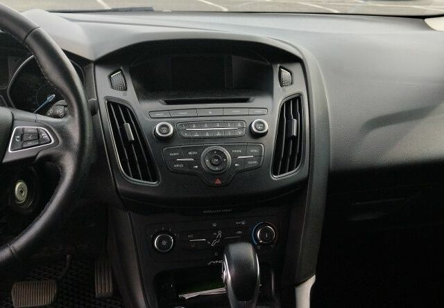 Сірий Форд Фокус, об'ємом двигуна 2 л та пробігом 142 тис. км за 8999 $, фото 14 на Automoto.ua