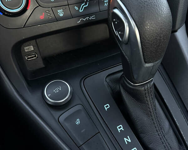 Сірий Форд Фокус, об'ємом двигуна 2 л та пробігом 135 тис. км за 9000 $, фото 16 на Automoto.ua