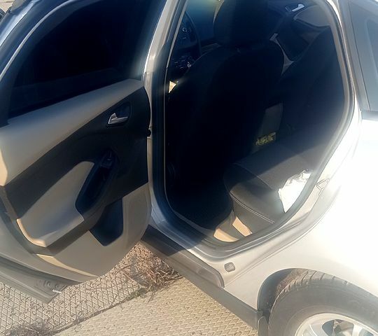 Сірий Форд Фокус, об'ємом двигуна 1 л та пробігом 170 тис. км за 7500 $, фото 5 на Automoto.ua