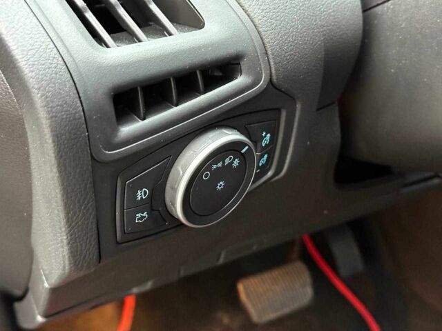 Серый Форд Фокус, объемом двигателя 1 л и пробегом 105 тыс. км за 6990 $, фото 12 на Automoto.ua