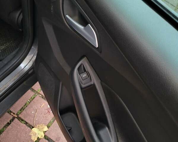 Сірий Форд Фокус, об'ємом двигуна 2 л та пробігом 152 тис. км за 9000 $, фото 22 на Automoto.ua