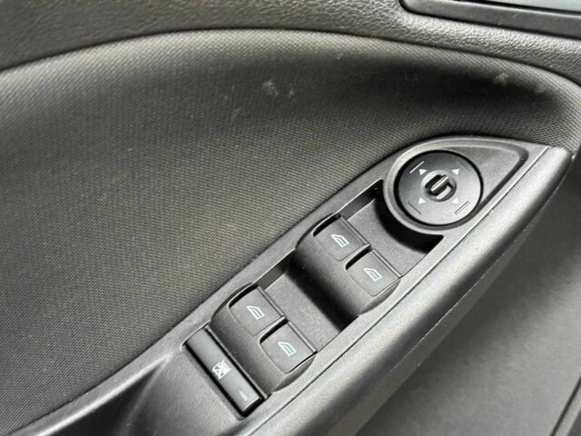 Серый Форд Фокус, объемом двигателя 1 л и пробегом 105 тыс. км за 6990 $, фото 15 на Automoto.ua