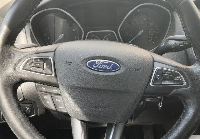 Сірий Форд Фокус, об'ємом двигуна 2 л та пробігом 142 тис. км за 8999 $, фото 2 на Automoto.ua