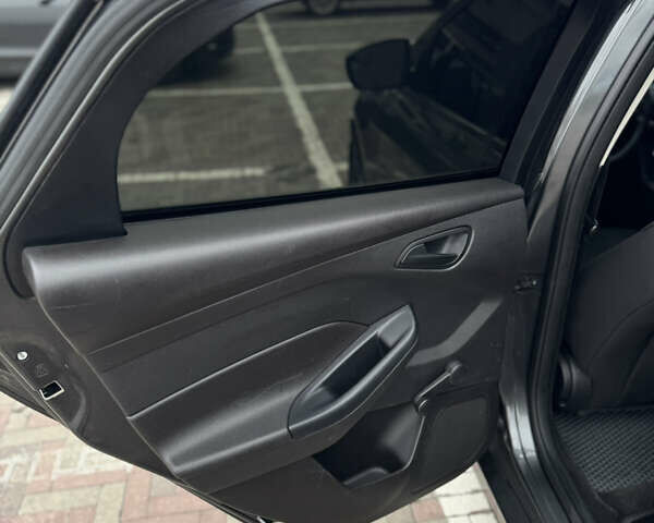 Серый Форд Фокус, объемом двигателя 2 л и пробегом 112 тыс. км за 8500 $, фото 18 на Automoto.ua