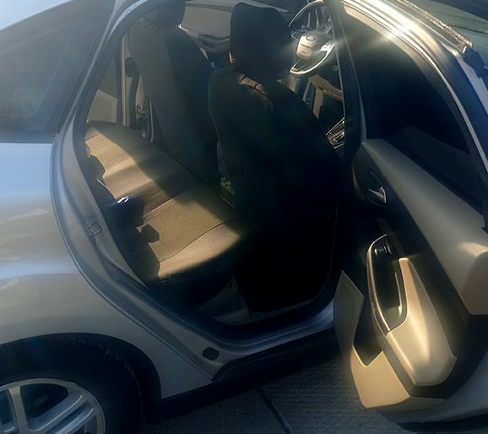 Сірий Форд Фокус, об'ємом двигуна 1 л та пробігом 170 тис. км за 7500 $, фото 4 на Automoto.ua