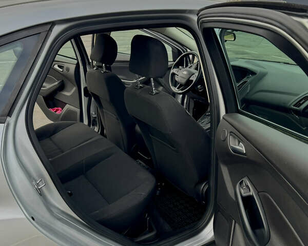 Серый Форд Фокус, объемом двигателя 2 л и пробегом 117 тыс. км за 10000 $, фото 7 на Automoto.ua