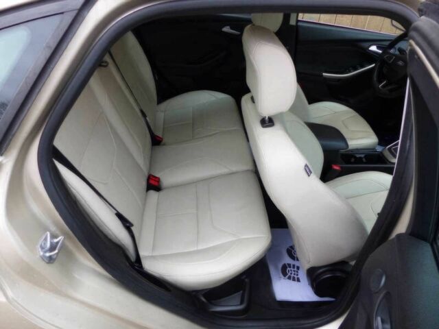 Серый Форд Фокус, объемом двигателя 2 л и пробегом 67 тыс. км за 8200 $, фото 9 на Automoto.ua