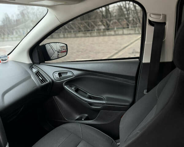 Серый Форд Фокус, объемом двигателя 2 л и пробегом 112 тыс. км за 8500 $, фото 15 на Automoto.ua