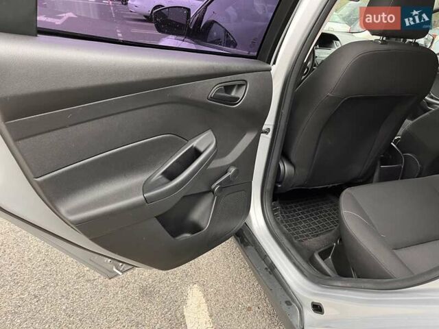 Сірий Форд Фокус, об'ємом двигуна 2 л та пробігом 154 тис. км за 9000 $, фото 5 на Automoto.ua