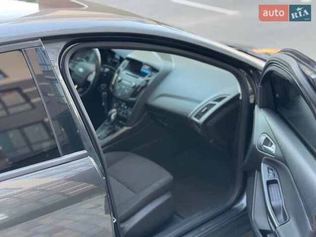 Серый Форд Фокус, объемом двигателя 2.01 л и пробегом 72 тыс. км за 8000 $, фото 1 на Automoto.ua