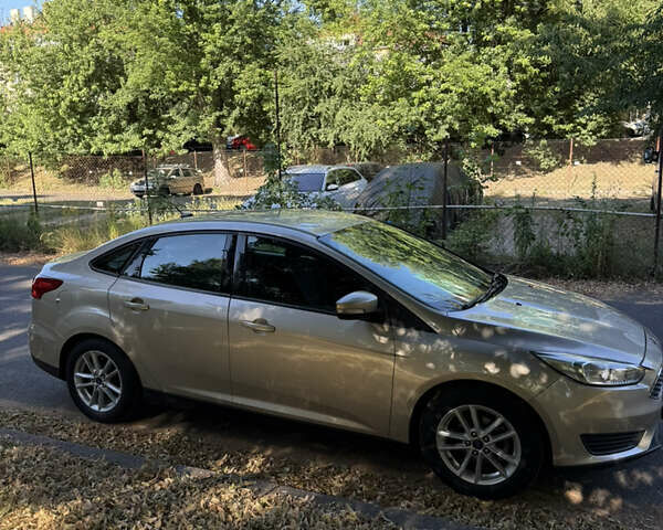 Сірий Форд Фокус, об'ємом двигуна 2 л та пробігом 193 тис. км за 8300 $, фото 2 на Automoto.ua