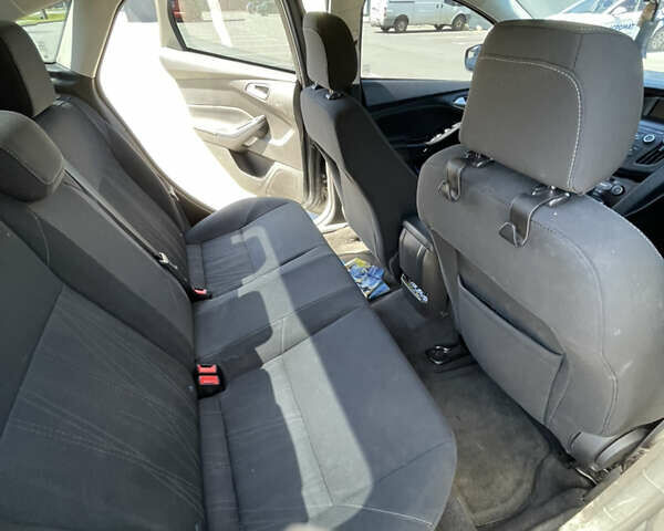 Серый Форд Фокус, объемом двигателя 1 л и пробегом 60 тыс. км за 9200 $, фото 12 на Automoto.ua