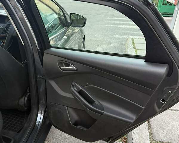 Серый Форд Фокус, объемом двигателя 2 л и пробегом 170 тыс. км за 8100 $, фото 12 на Automoto.ua