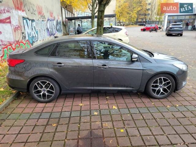 Сірий Форд Фокус, об'ємом двигуна 2 л та пробігом 152 тис. км за 9000 $, фото 4 на Automoto.ua