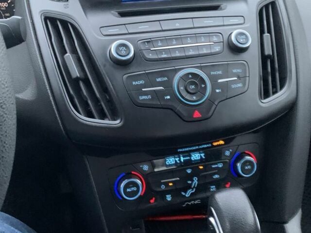 Серый Форд Фокус, объемом двигателя 1 л и пробегом 155 тыс. км за 7000 $, фото 5 на Automoto.ua