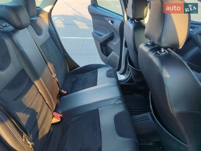 Сірий Форд Фокус, об'ємом двигуна 2 л та пробігом 165 тис. км за 9300 $, фото 6 на Automoto.ua