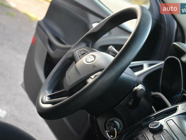 Сірий Форд Фокус, об'ємом двигуна 1 л та пробігом 125 тис. км за 6250 $, фото 67 на Automoto.ua