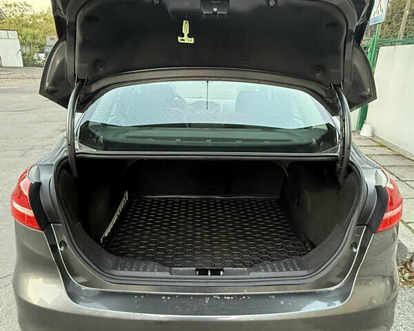 Серый Форд Фокус, объемом двигателя 2 л и пробегом 170 тыс. км за 8100 $, фото 11 на Automoto.ua