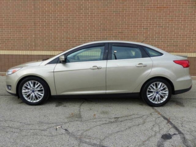 Серый Форд Фокус, объемом двигателя 2 л и пробегом 68 тыс. км за 7500 $, фото 2 на Automoto.ua