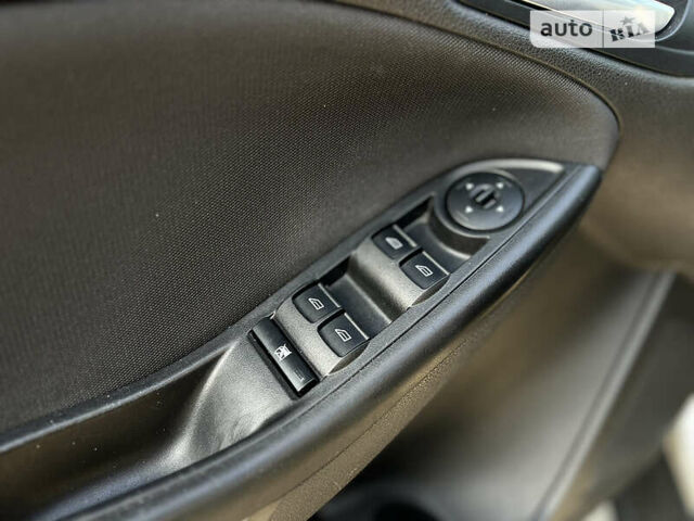 Серый Форд Фокус, объемом двигателя 1 л и пробегом 106 тыс. км за 7600 $, фото 10 на Automoto.ua