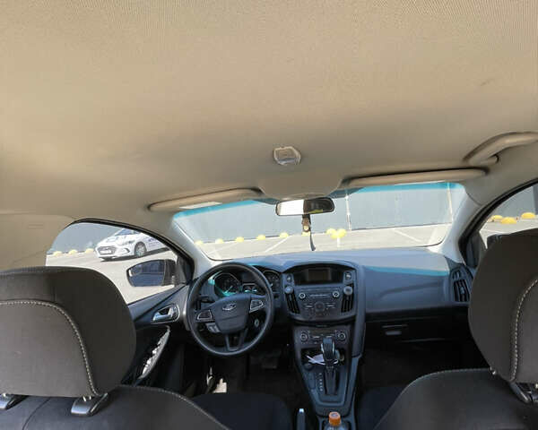 Серый Форд Фокус, объемом двигателя 1 л и пробегом 60 тыс. км за 9200 $, фото 6 на Automoto.ua