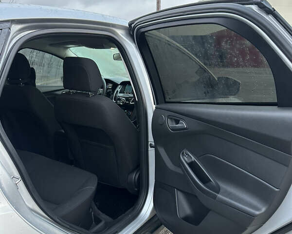 Сірий Форд Фокус, об'ємом двигуна 2 л та пробігом 107 тис. км за 10250 $, фото 10 на Automoto.ua