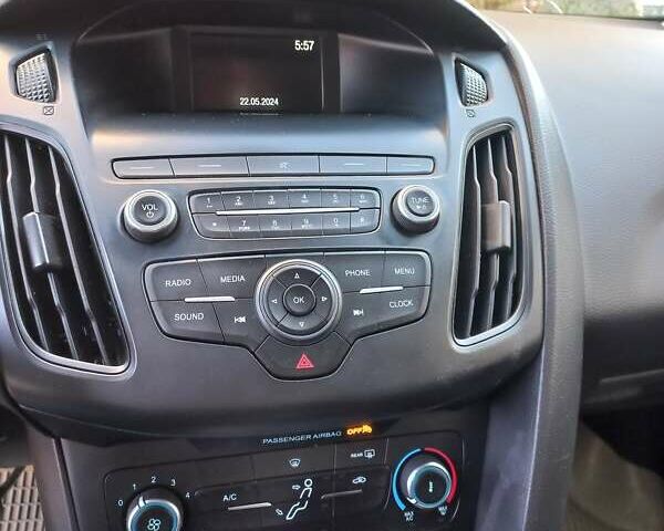 Серый Форд Фокус, объемом двигателя 2 л и пробегом 57 тыс. км за 10500 $, фото 3 на Automoto.ua