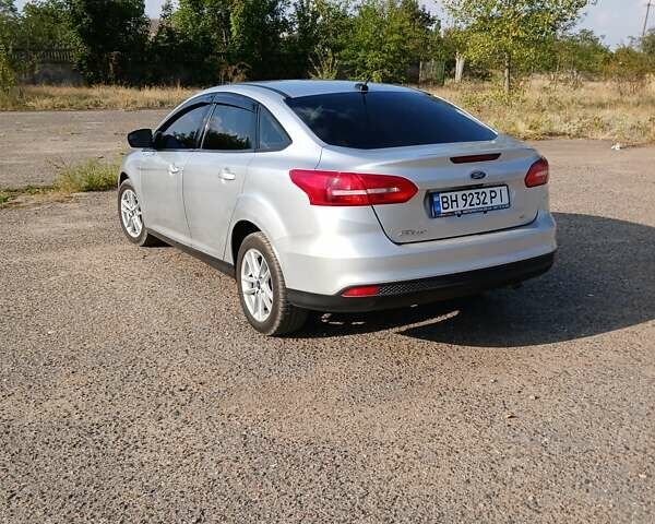 Серый Форд Фокус, объемом двигателя 2 л и пробегом 121 тыс. км за 9800 $, фото 4 на Automoto.ua
