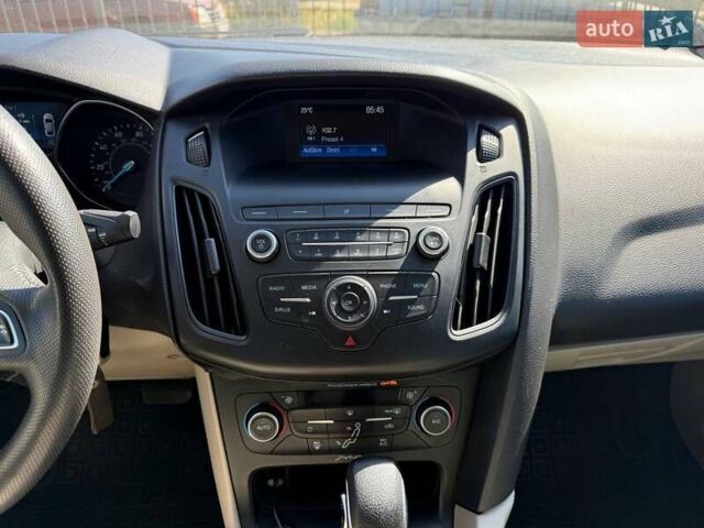 Серый Форд Фокус, объемом двигателя 0.99 л и пробегом 70 тыс. км за 7799 $, фото 11 на Automoto.ua