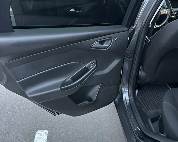 Серый Форд Фокус, объемом двигателя 2 л и пробегом 78 тыс. км за 9800 $, фото 9 на Automoto.ua