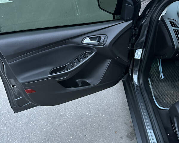 Серый Форд Фокус, объемом двигателя 2 л и пробегом 78 тыс. км за 9800 $, фото 7 на Automoto.ua