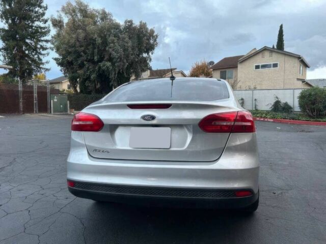 Серый Форд Фокус, объемом двигателя 2 л и пробегом 32 тыс. км за 6400 $, фото 4 на Automoto.ua