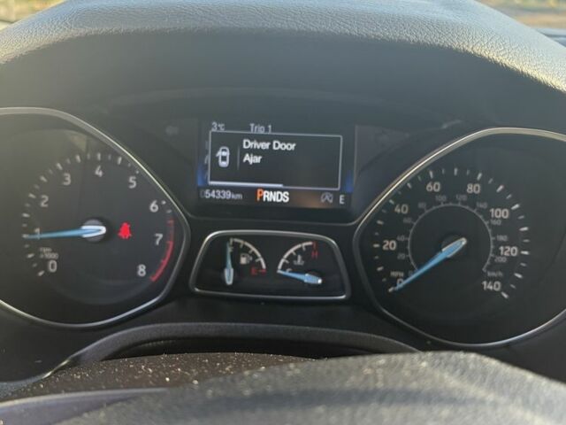 Серый Форд Фокус, объемом двигателя 1 л и пробегом 54 тыс. км за 9000 $, фото 3 на Automoto.ua