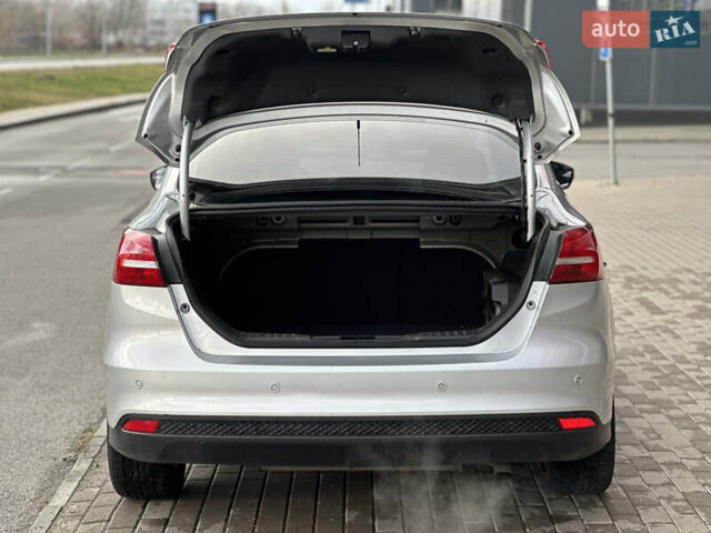 Сірий Форд Фокус, об'ємом двигуна 2 л та пробігом 73 тис. км за 10999 $, фото 13 на Automoto.ua