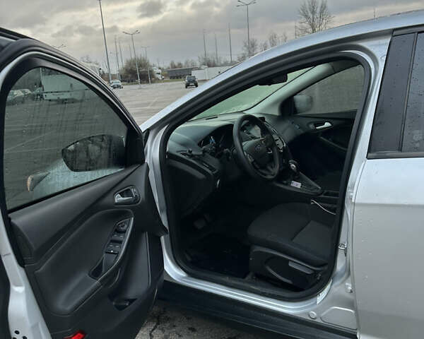 Сірий Форд Фокус, об'ємом двигуна 2 л та пробігом 107 тис. км за 10250 $, фото 11 на Automoto.ua