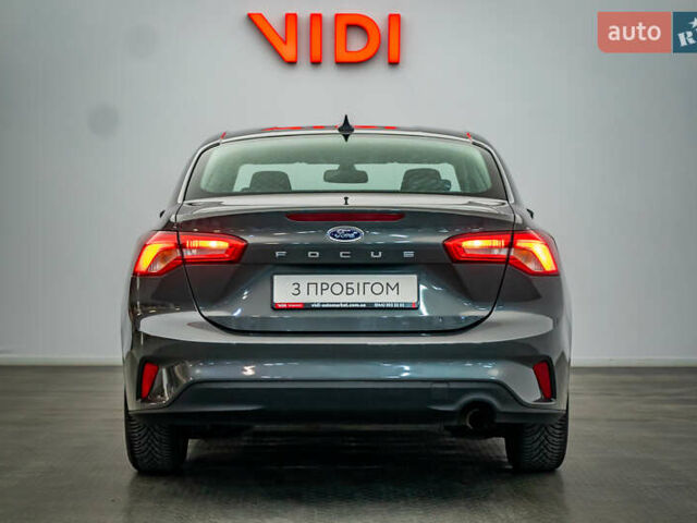 Сірий Форд Фокус, об'ємом двигуна 1.5 л та пробігом 60 тис. км за 16434 $, фото 5 на Automoto.ua