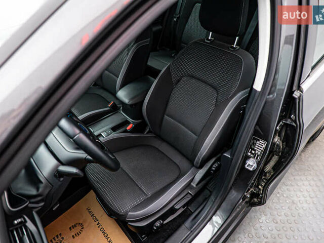 Сірий Форд Фокус, об'ємом двигуна 1.5 л та пробігом 60 тис. км за 16434 $, фото 8 на Automoto.ua