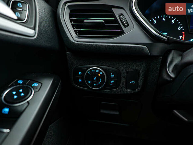 Сірий Форд Фокус, об'ємом двигуна 1.5 л та пробігом 60 тис. км за 16434 $, фото 13 на Automoto.ua