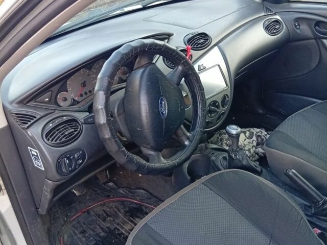 Серый Форд Фокус, объемом двигателя 1.6 л и пробегом 460 тыс. км за 1500 $, фото 1 на Automoto.ua