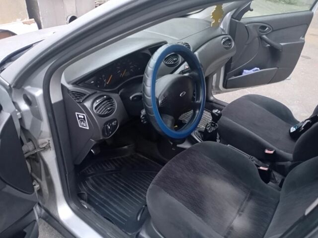 Серый Форд Фокус, объемом двигателя 1.8 л и пробегом 398 тыс. км за 1050 $, фото 5 на Automoto.ua