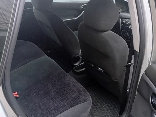 Серый Форд Фокус, объемом двигателя 1.8 л и пробегом 398 тыс. км за 1050 $, фото 12 на Automoto.ua