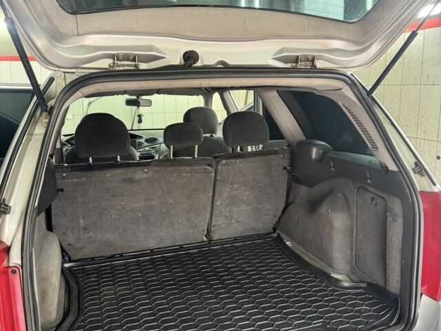 Серый Форд Фокус, объемом двигателя 1.8 л и пробегом 290 тыс. км за 2350 $, фото 6 на Automoto.ua