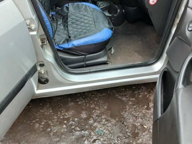 Серый Форд Фокус, объемом двигателя 2 л и пробегом 240 тыс. км за 1200 $, фото 9 на Automoto.ua