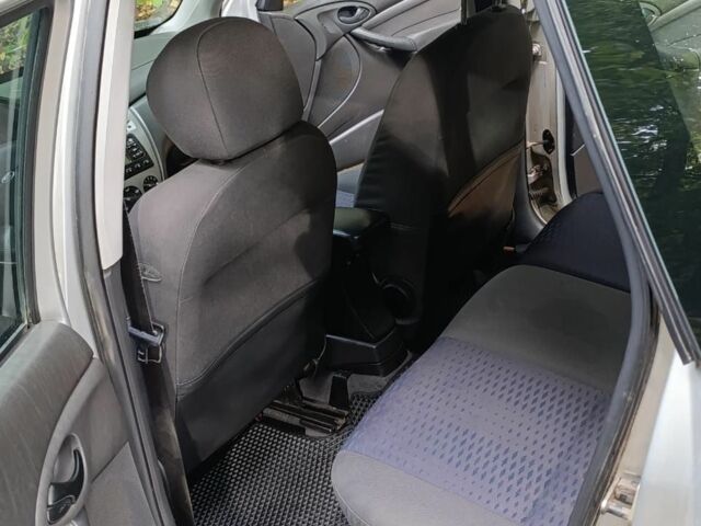 Сірий Форд Фокус, об'ємом двигуна 1.8 л та пробігом 415 тис. км за 2500 $, фото 4 на Automoto.ua