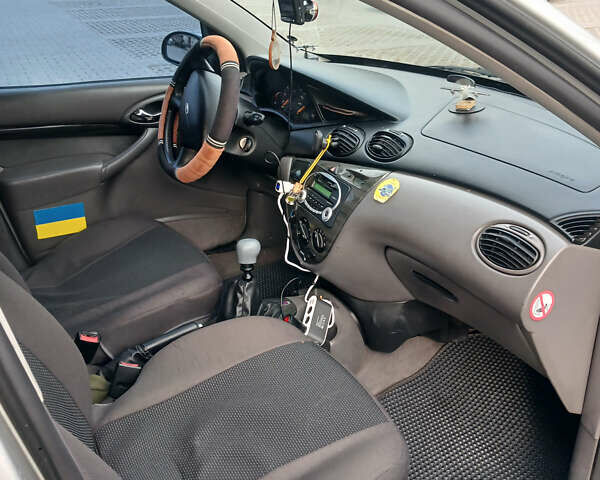 Серый Форд Фокус, объемом двигателя 1.8 л и пробегом 190 тыс. км за 3500 $, фото 4 на Automoto.ua